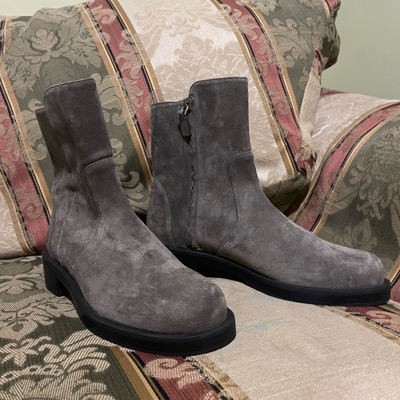 Stuart Weitzman 5050 Bold Zip Bootie. Size 6B Women 
N21-05 - Picture 4 of 8